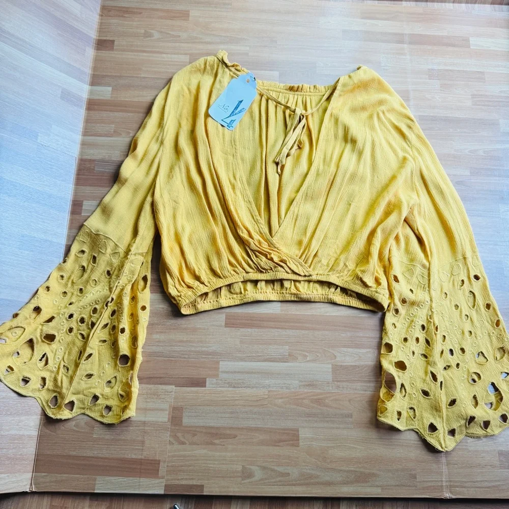 Moon river mustard bell sleeve open back nwt medium